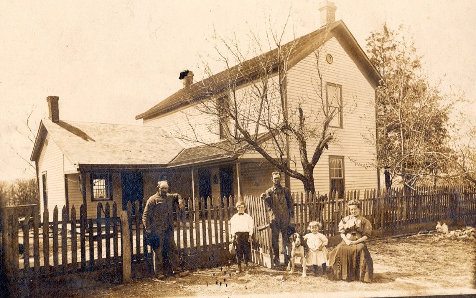 Gustav Devantier and family