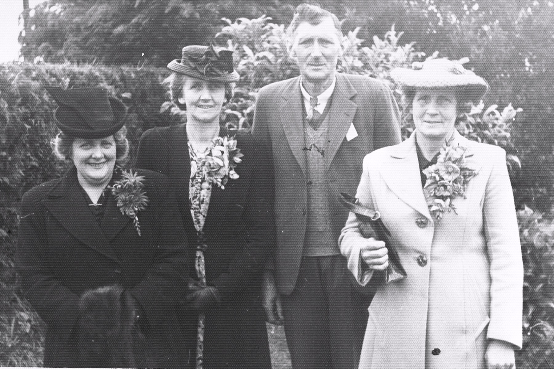 Irma Enevoldsen, Hans & Ebb Knudsen